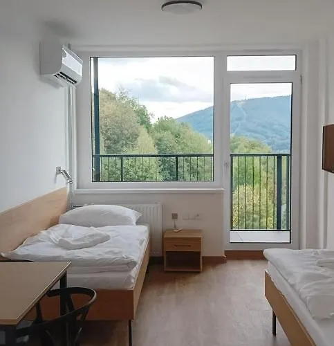 לינה וארוחת בוקר Sanatorium Rosomak אוסטראון